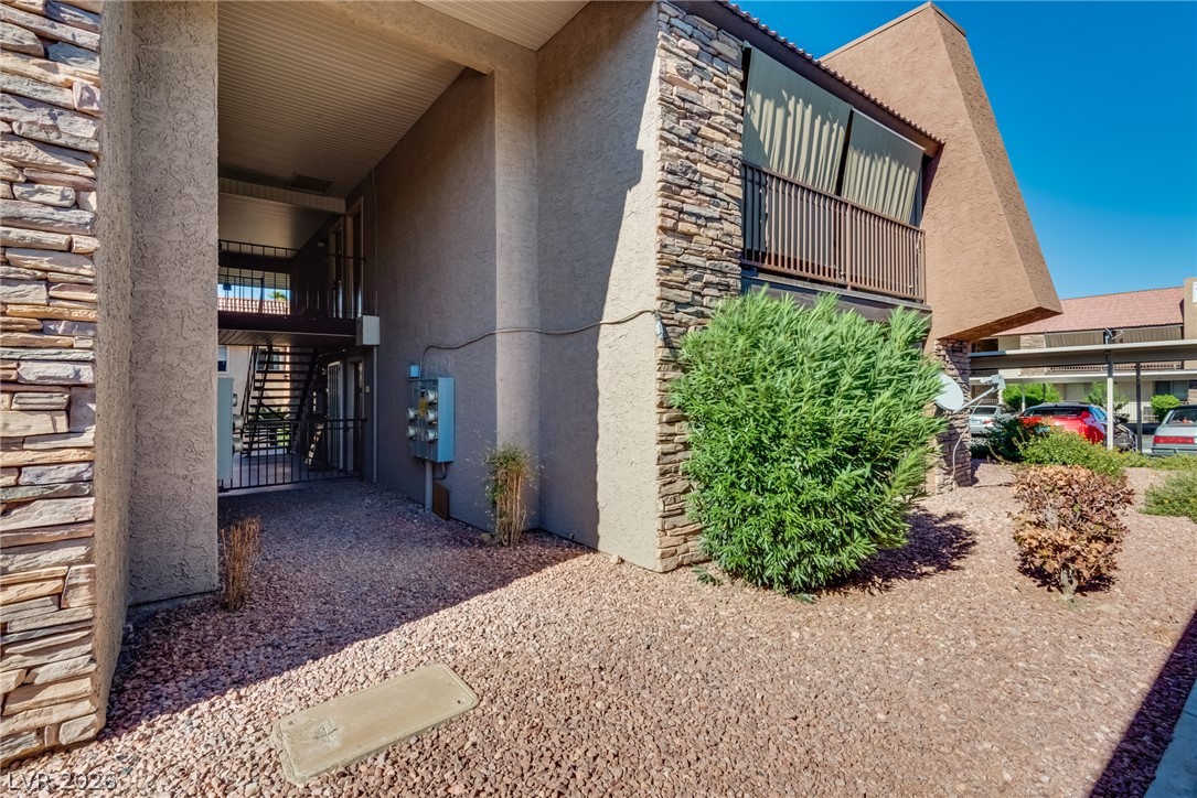 Photo 19 of 25, 5061 River Glen Drive #88
