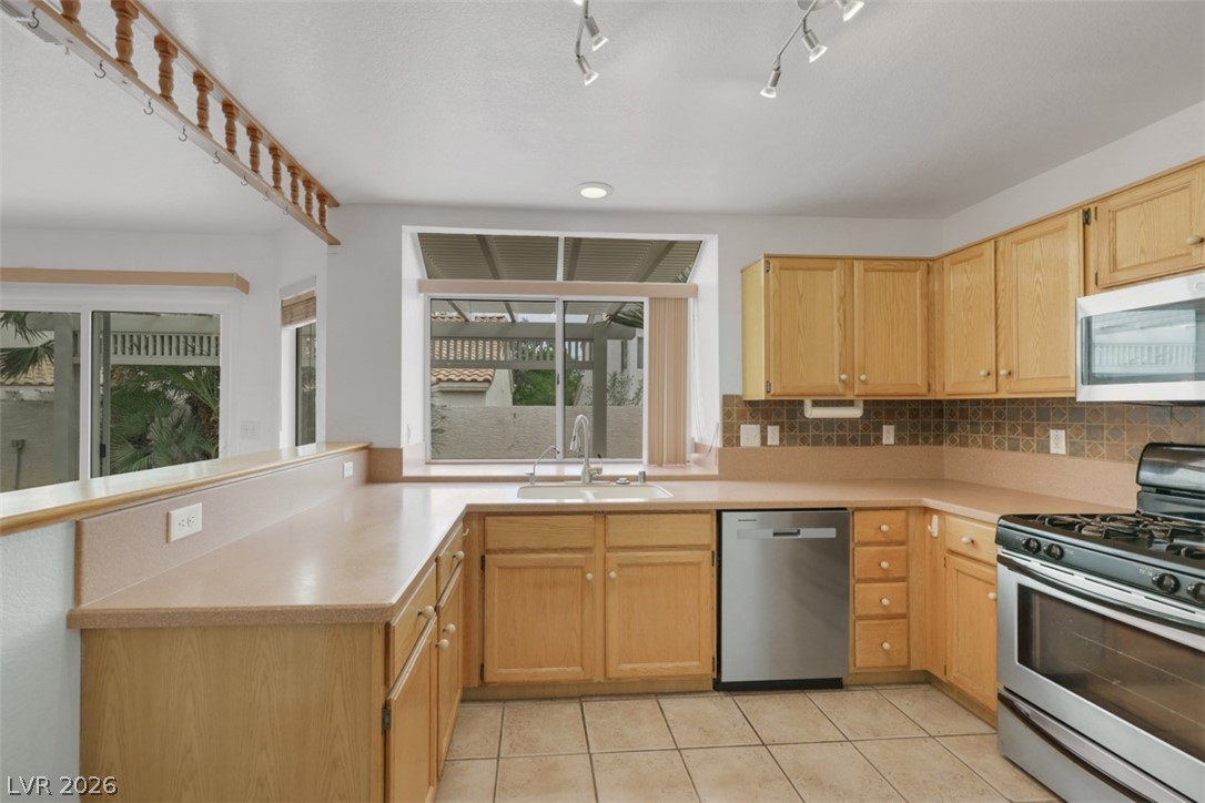 Photo 7 of 38, 9424 Rolling Ridge Lane