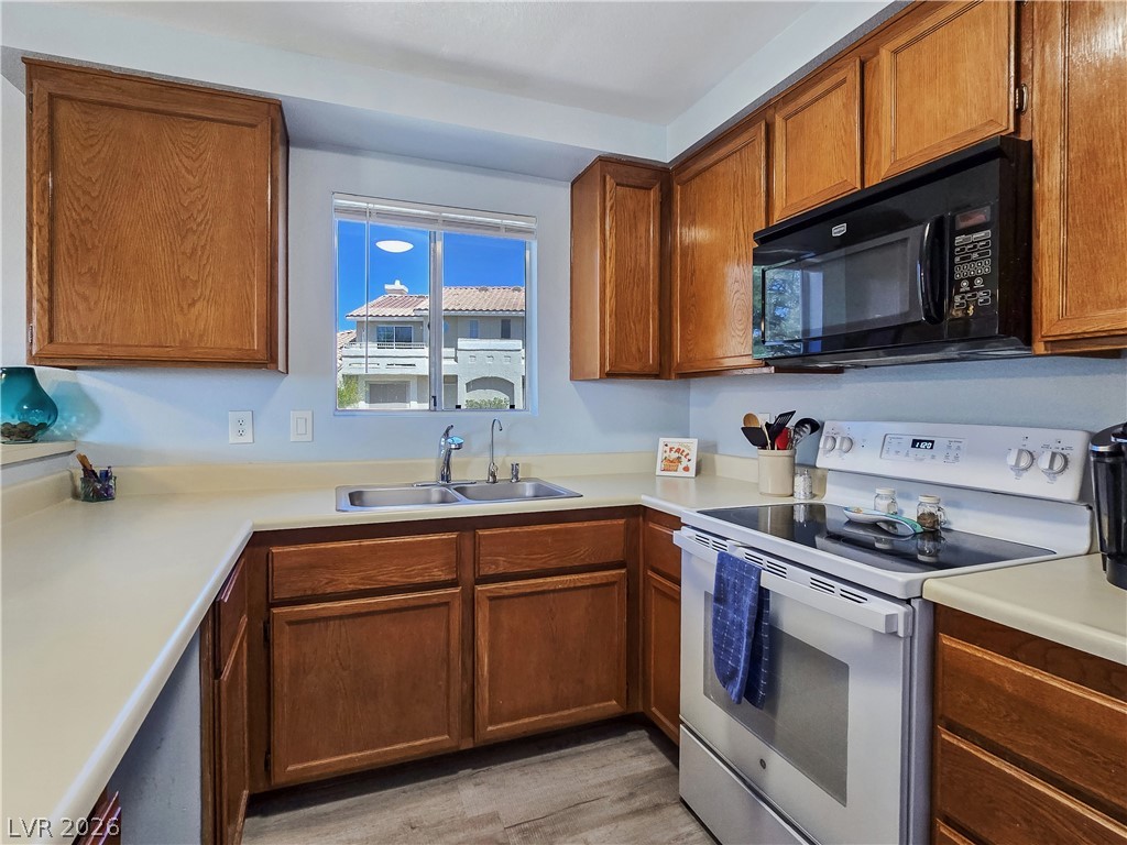 Photo 10 of 29, 2240 Highpointe Drive #201