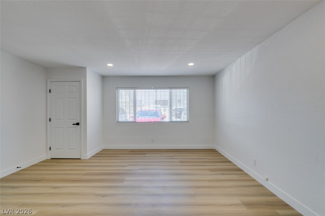 Photo 11 of 36, 3811 Daisy Street #35