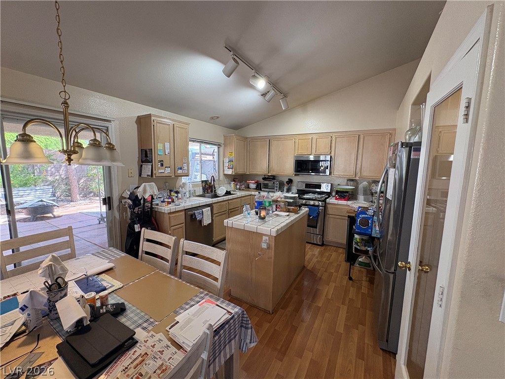 Photo 5 of 5104 Rancher Avenue