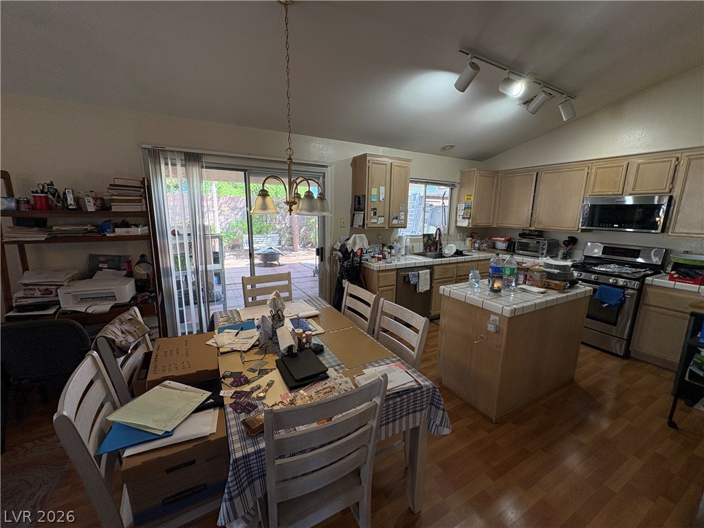 Photo 6 of 15, 5104 Rancher Avenue