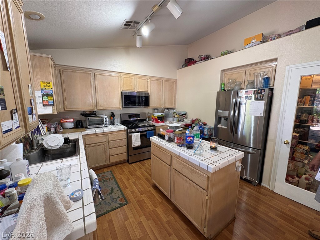 Photo 9 of 15, 5104 Rancher Avenue