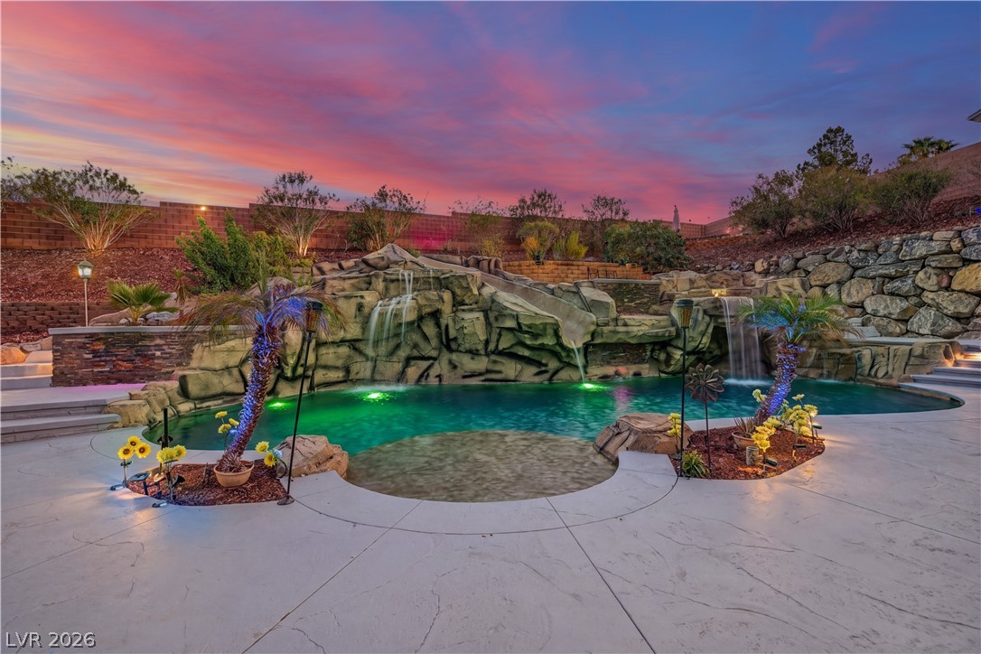 733 Smokey Mountain Avenue, Henderson