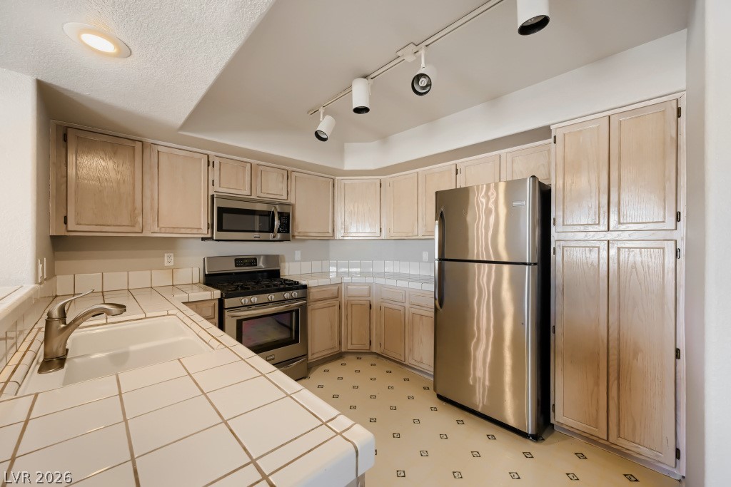 Photo 8 of 24, 7950 W Flamingo Road #2071