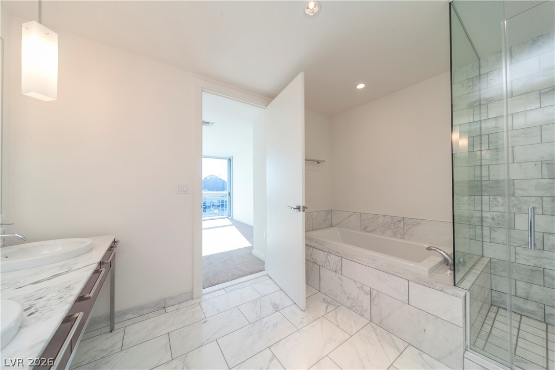 Photo 9 of 23, 4471 Dean Martin Drive #4002