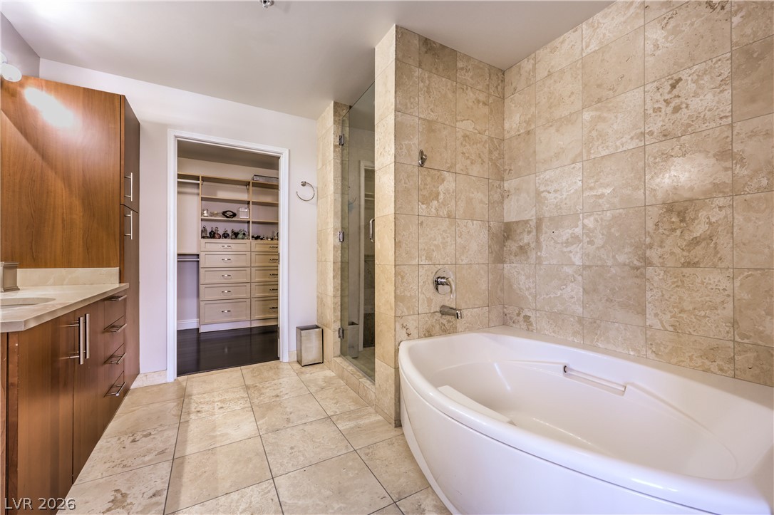 Photo 17 of 35, 200 W Sahara Avenue #1901
