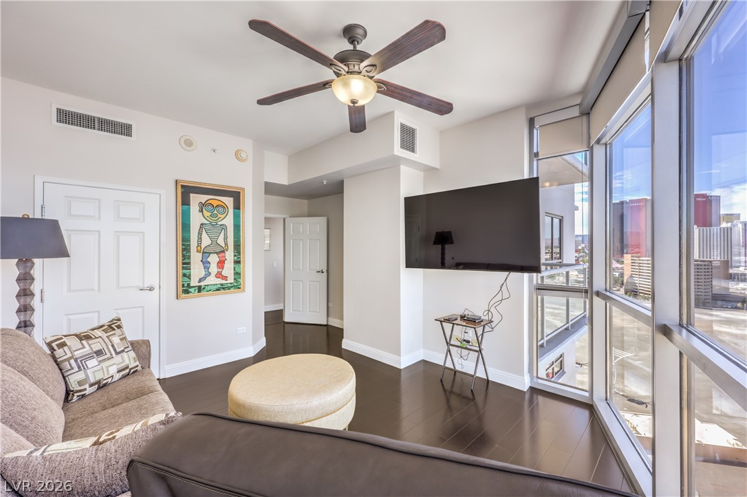 Photo 24 of 35, 200 W Sahara Avenue #1901