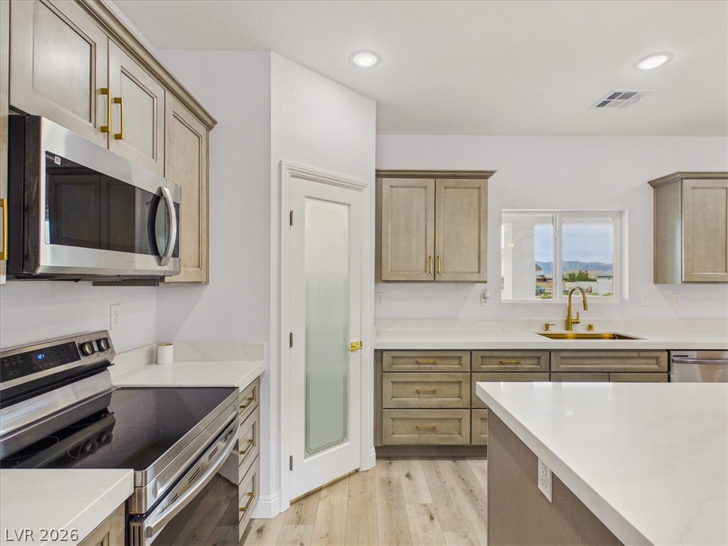 Photo 5 of 6680 S Raintree Court