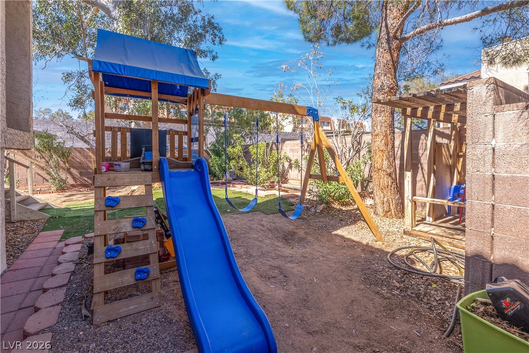 Photo 32 of 35, 1304 Capri Drive #A