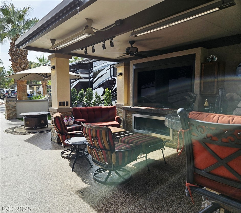 Photo 18 of 37, 8175 Arville Street #287