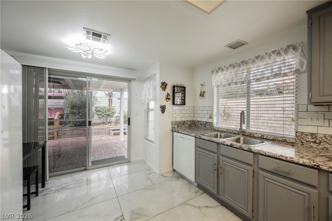 Photo 14 of 47, 3213 Oyster Bay Street