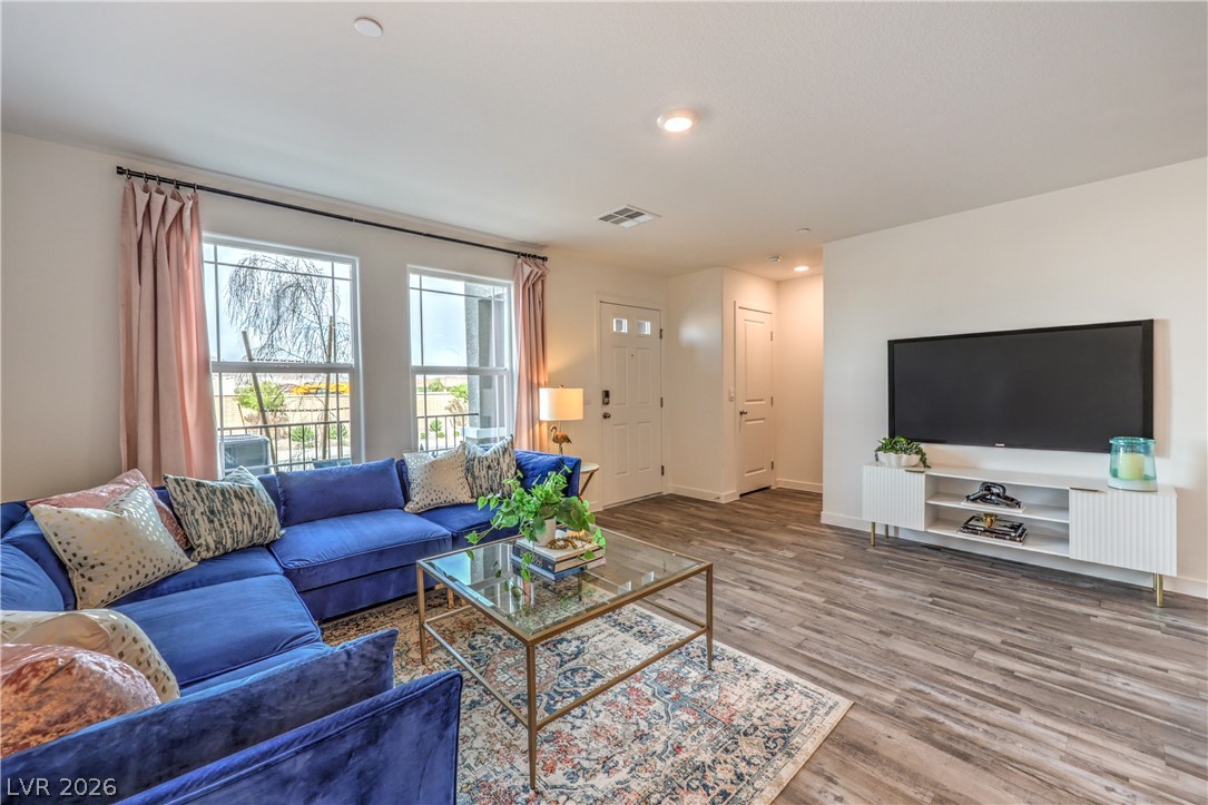 Photo 8 of 32, 919 Black Heron Street