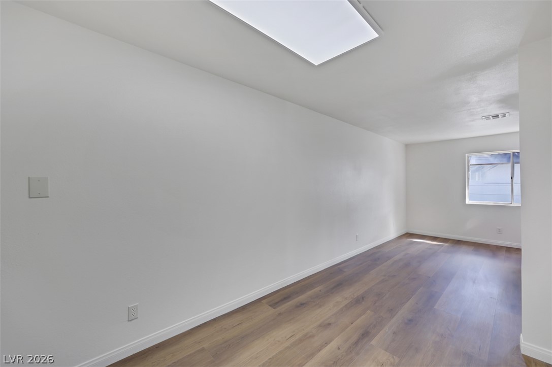 Photo 13 of 30, 2137 Petersham Court #C