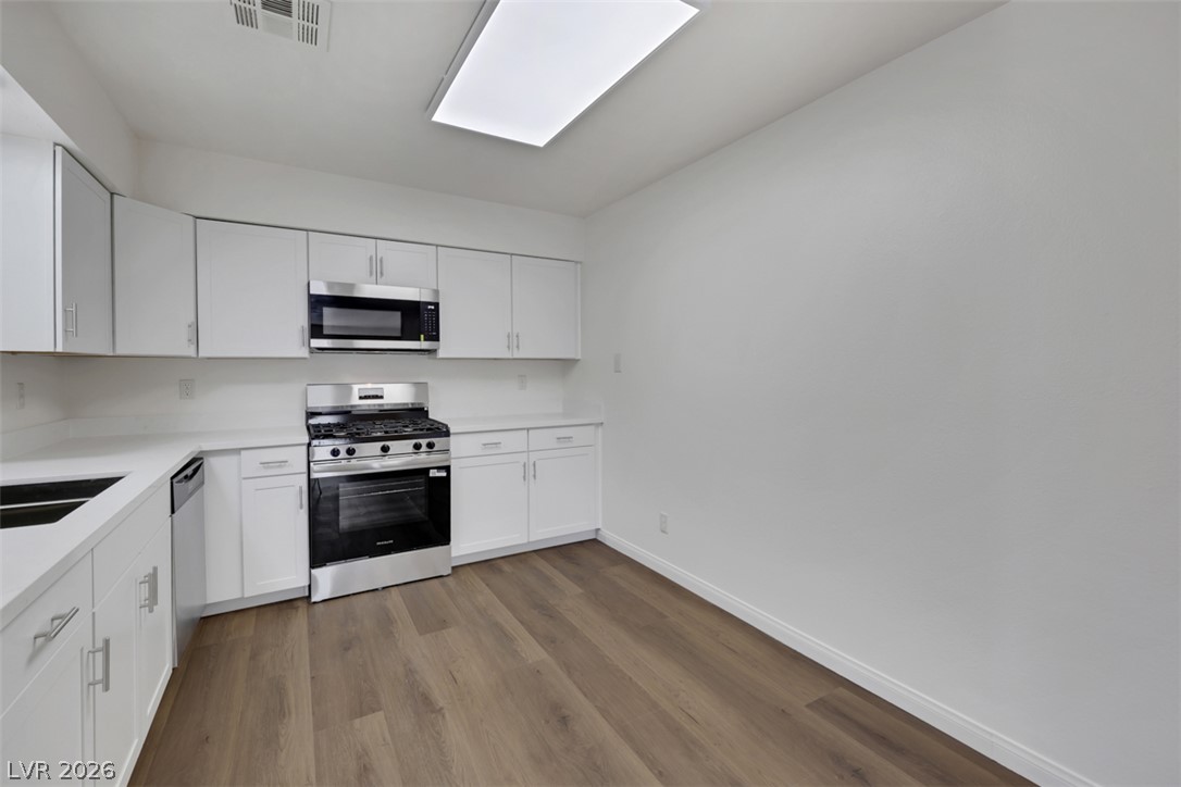 Photo 15 of 30, 2137 Petersham Court #C