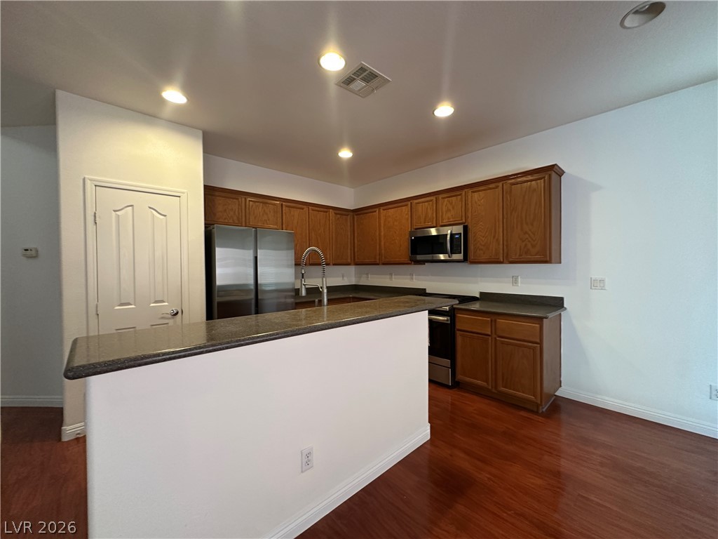 Photo 7 of 39, 9761 Plane Tree Court
