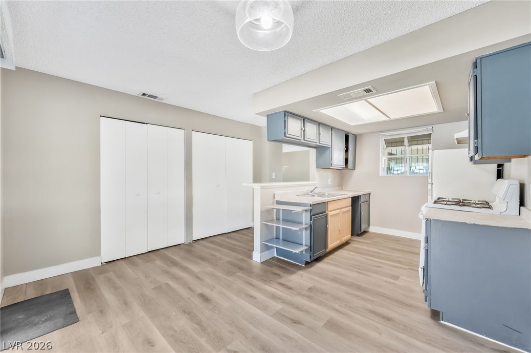 Photo 13 of 35, 213 N Lamb Boulevard #E