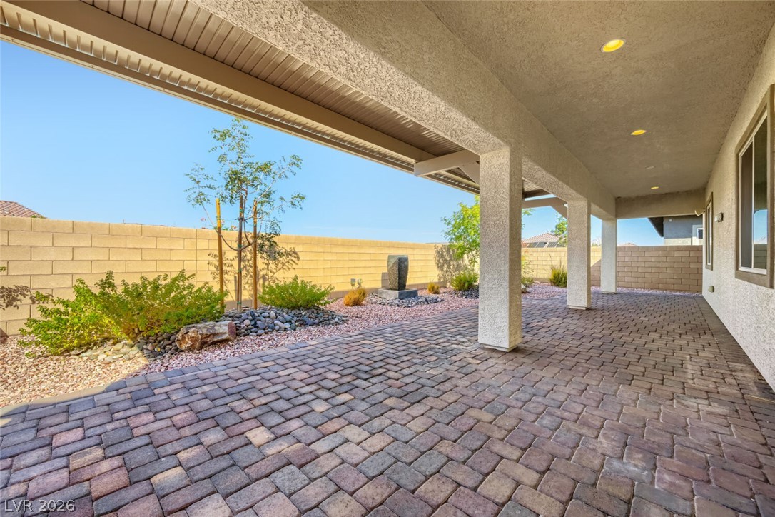 Photo 25 of 42, 617 Comodo Street