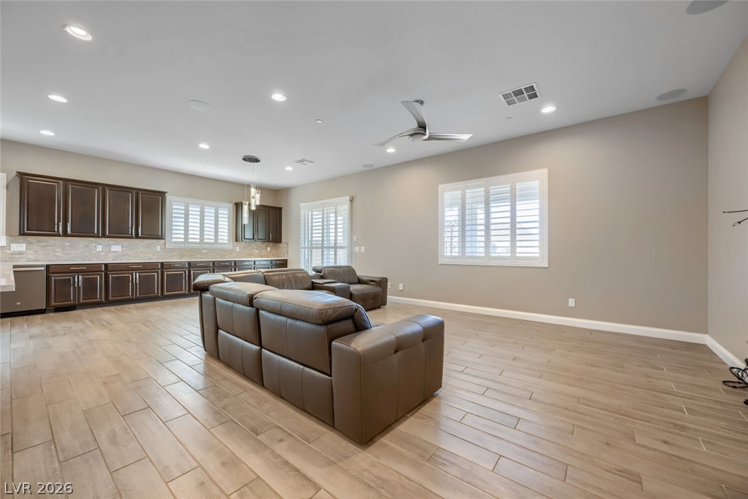 Photo 4 of 617 Comodo Street
