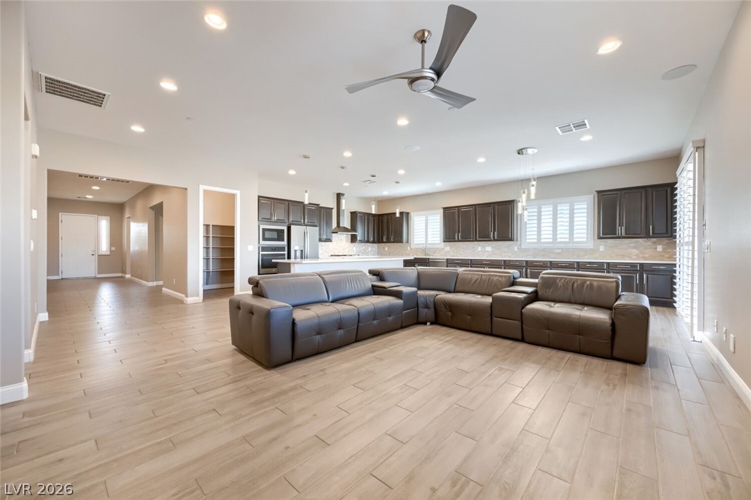 Photo 5 of 617 Comodo Street