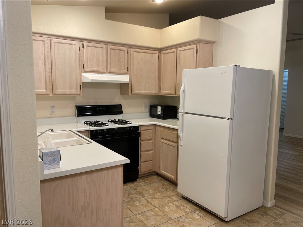 Photo 14 of 28, 7572 Durham Hall Avenue #201