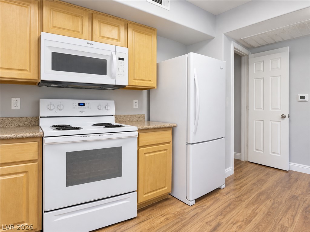 Photo 6 of 15, 8000 W Badura Avenue #2039