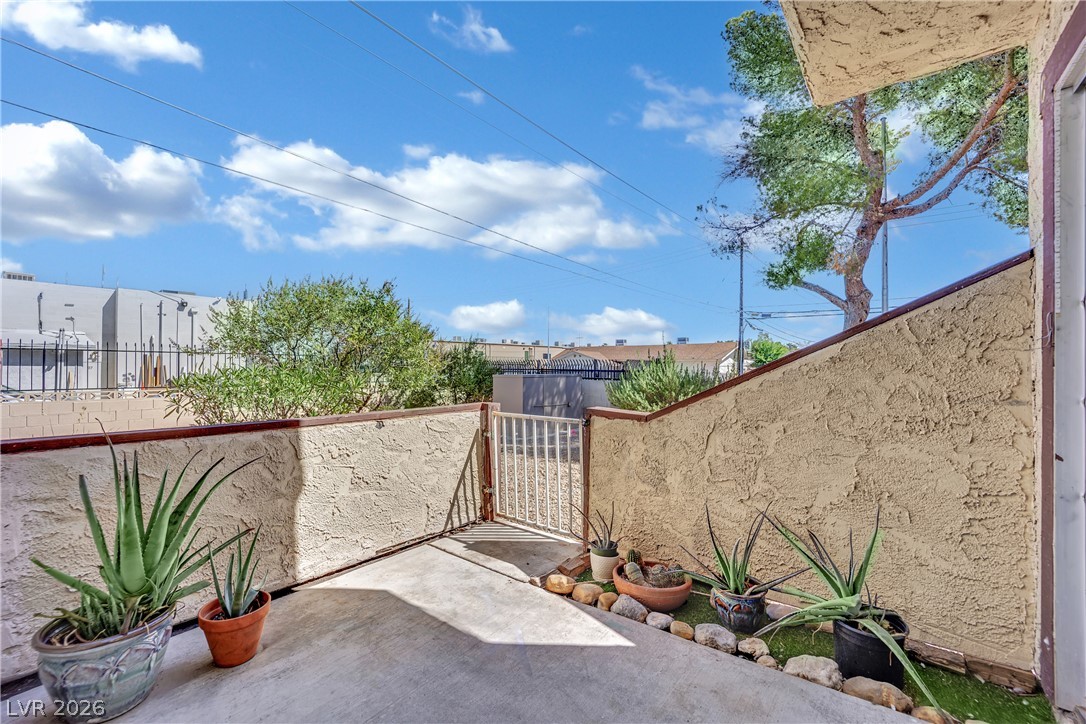 Photo 23 of 31, 5007 Spencer Street #C