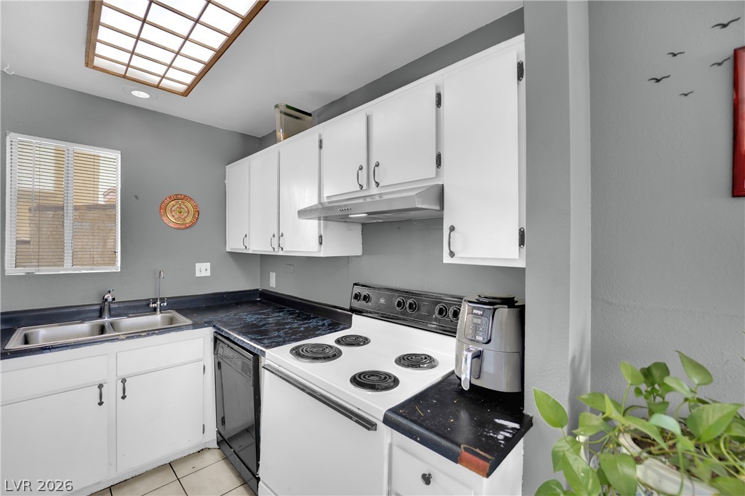 Photo 10 of 31, 5007 Spencer Street #C