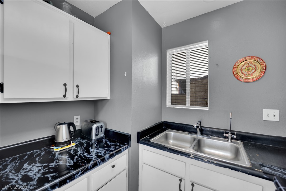 Photo 11 of 31, 5007 Spencer Street #C