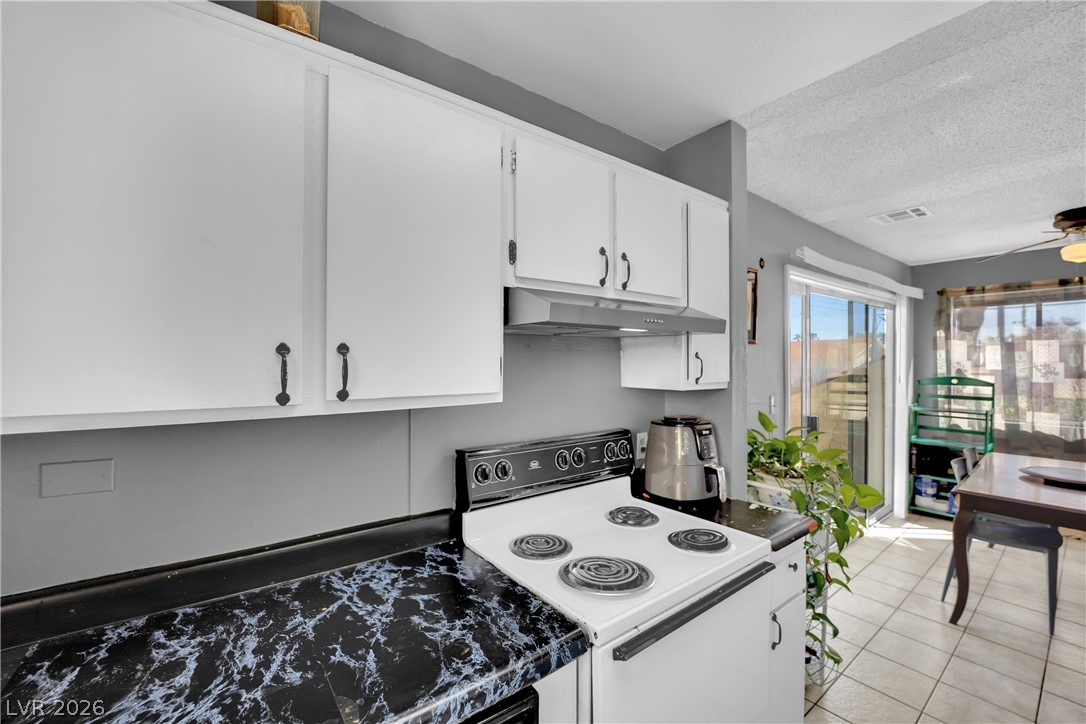 Photo 12 of 31, 5007 Spencer Street #C