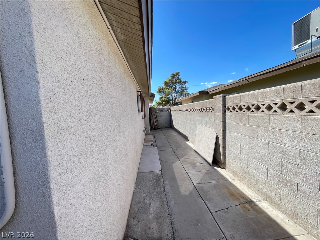 Photo 27 of 32, 2613 ARENAS Street
