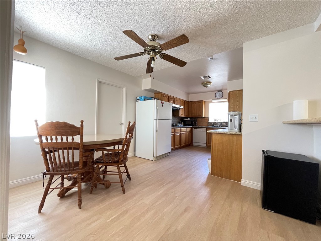 Photo 6 of 32, 2613 ARENAS Street