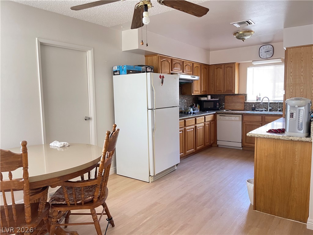 Photo 7 of 32, 2613 ARENAS Street
