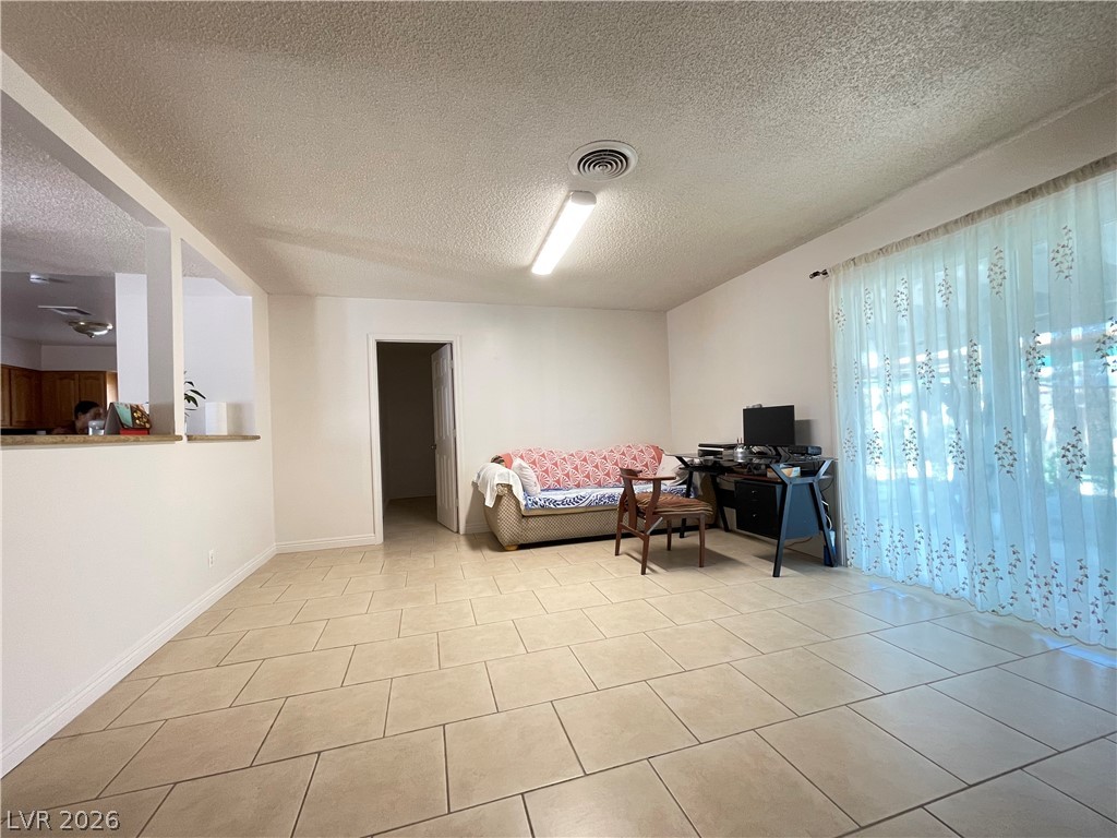 Photo 8 of 32, 2613 ARENAS Street