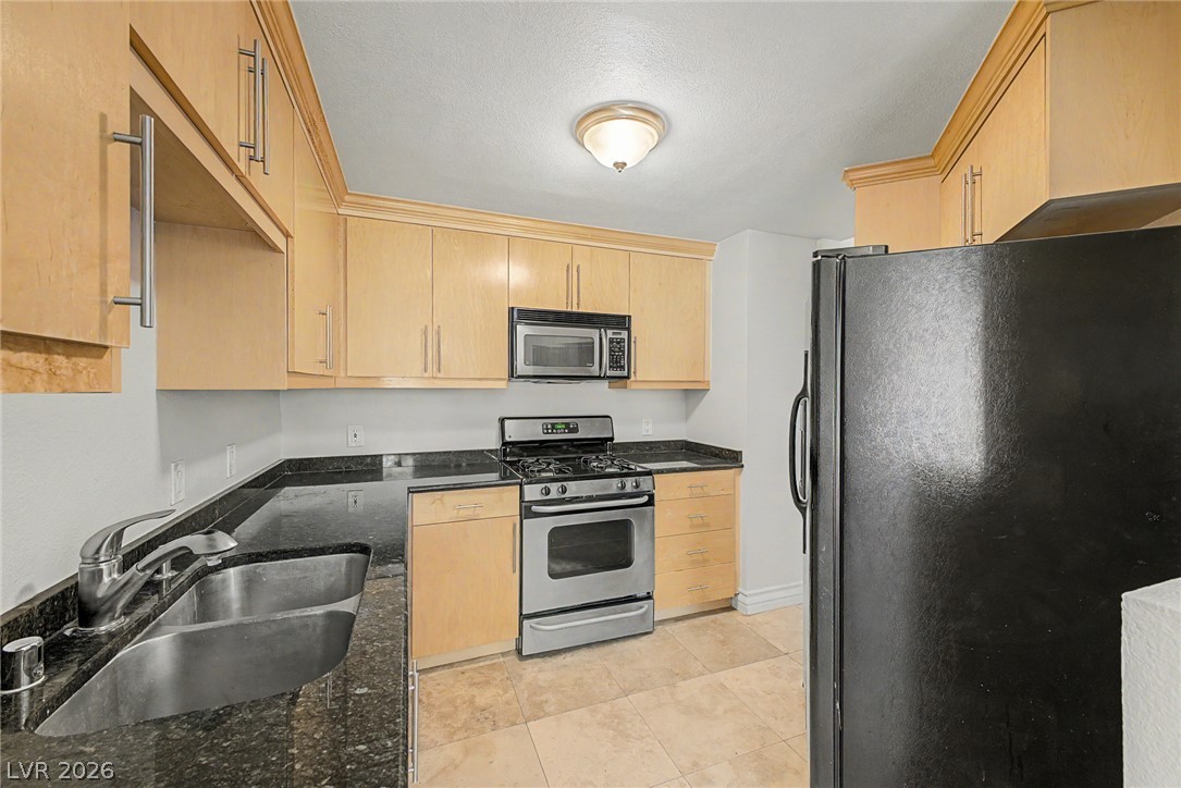Photo 14 of 33, 260 E Flamingo Road #220