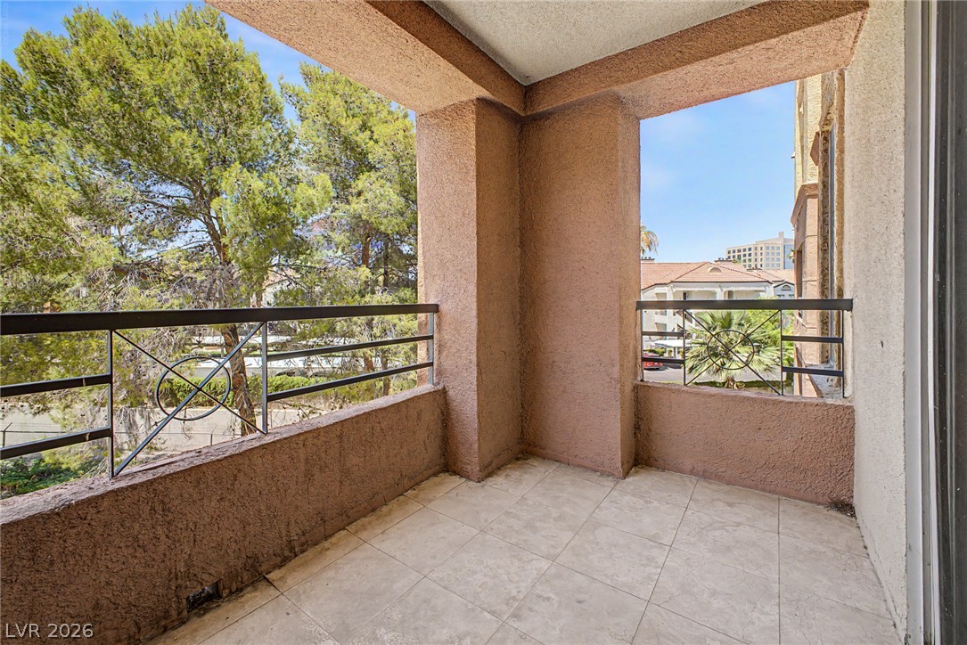 Photo 20 of 33, 260 E Flamingo Road #220
