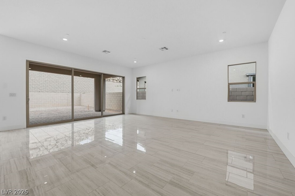 Photo 3 of 372 Tigullio Avenue