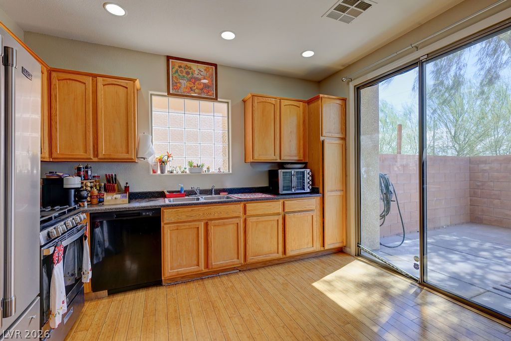 Photo 8 of 26, 117 Stockton Edge Avenue