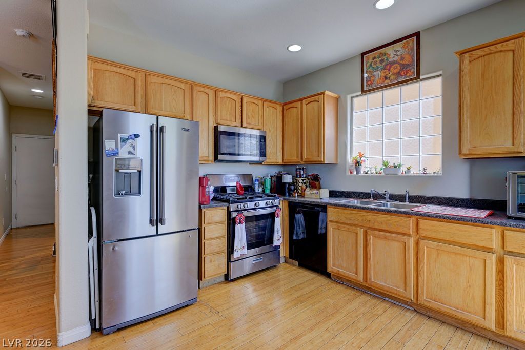 Photo 9 of 26, 117 Stockton Edge Avenue