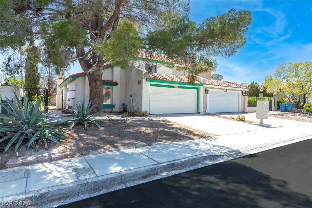 Photo 6 of 31, 2613 Lourdes Avenue