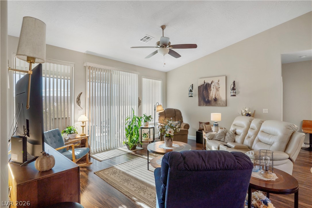 Photo 11 of 31, 671 Kylee Avenue