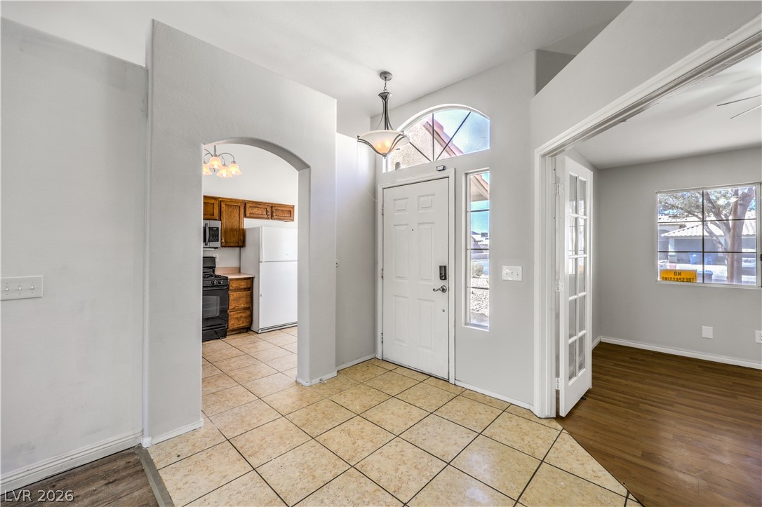 Photo 3 of 114 Vista Del Lago Street