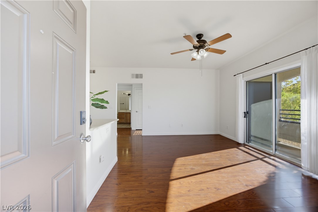 Photo 11 of 59, 2291 W Horizon Ridge Parkway #13176