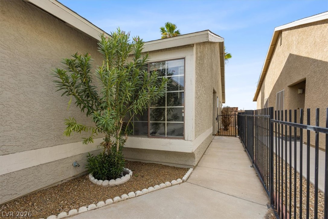 Photo 2 of 4349 Faberge Avenue