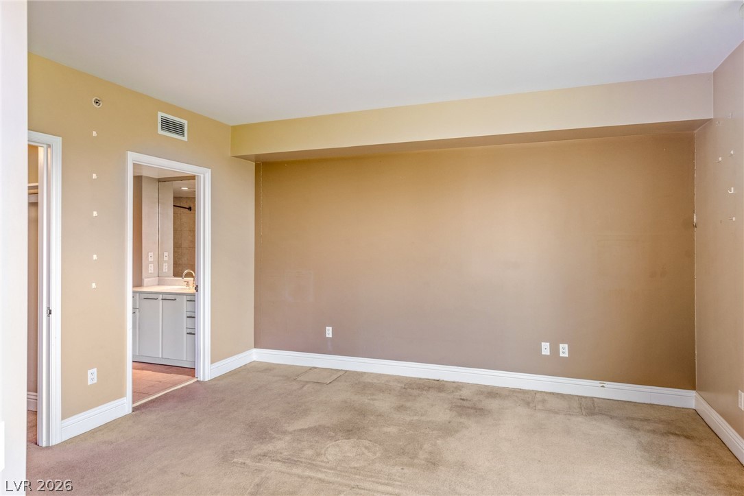 Photo 7 of 13, 322 Karen Avenue #205