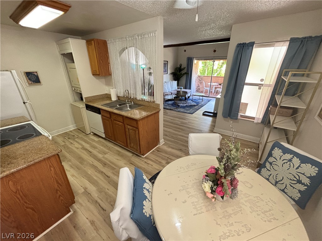 Photo 11 of 24, 1515 E Reno Avenue #C206
