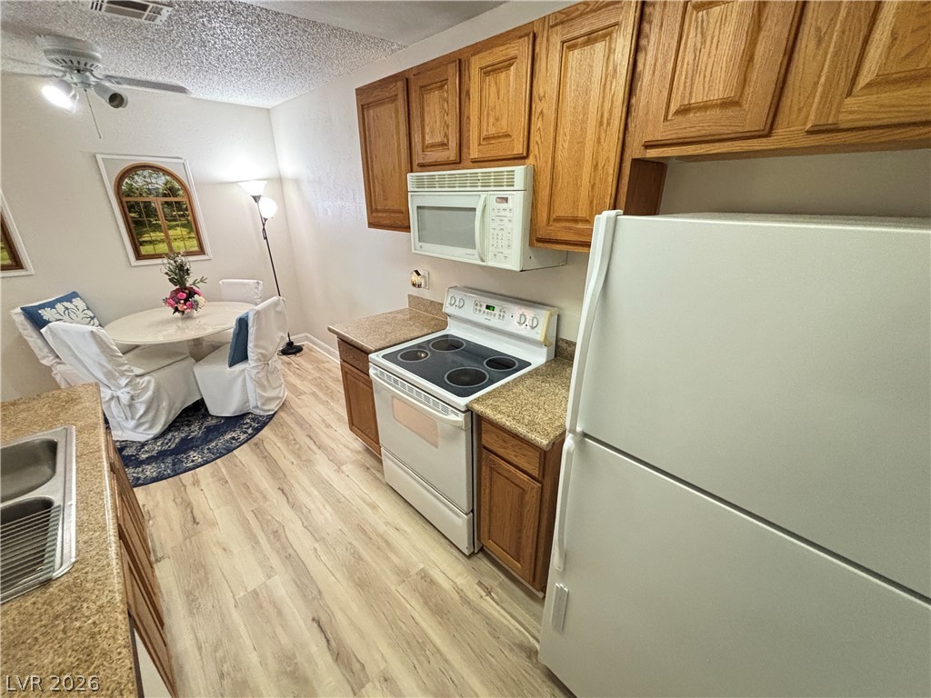 Photo 13 of 24, 1515 E Reno Avenue #C206