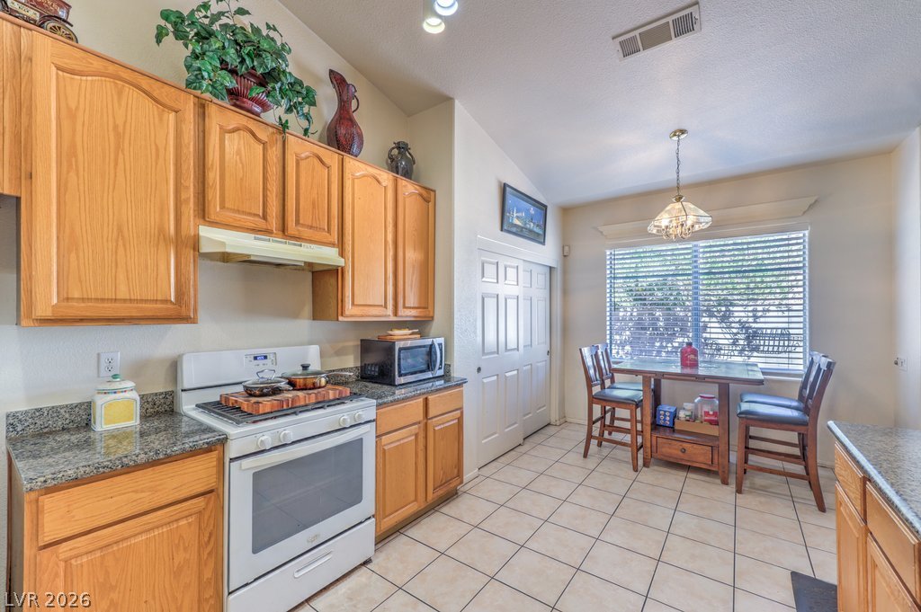 Photo 10 of 33, 8628 Highland View Avenue