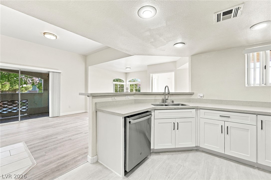 Photo 10 of 34, 7400 W Flamingo Road #2013