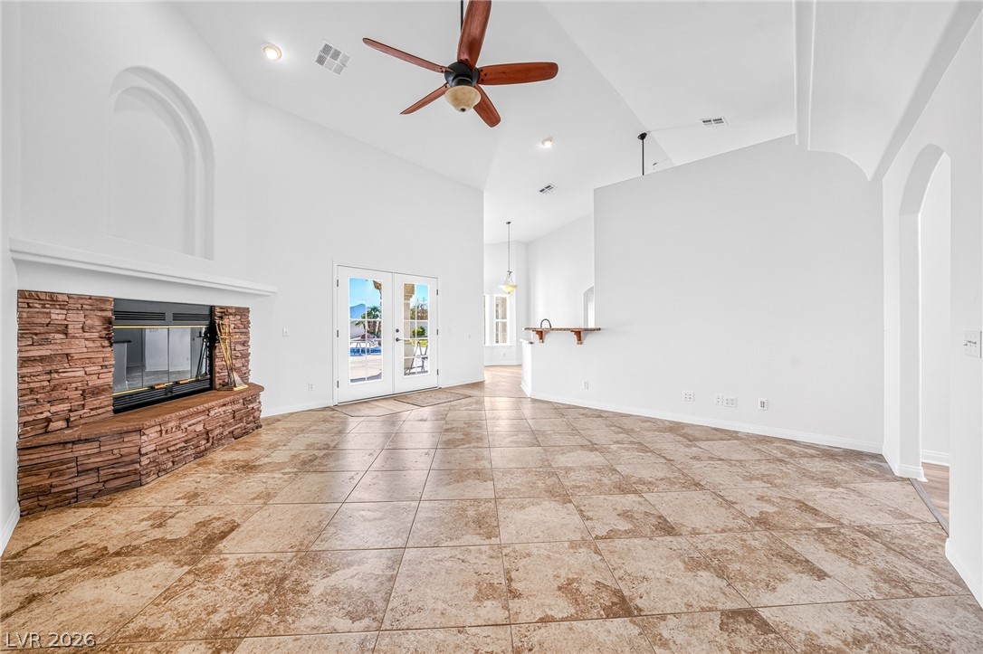 Photo 5 of 1371 E Elderberry Street
